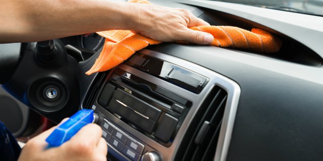 merawat dashboard mobil