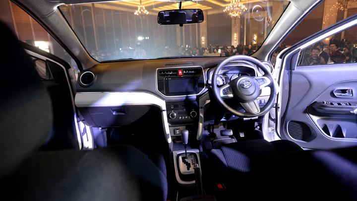 kabin mobil daihatsu terios